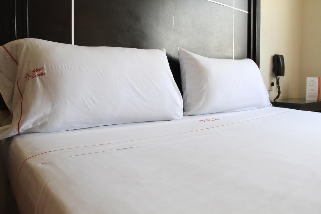 Hotel Estadio Guadalajara Zimmer foto